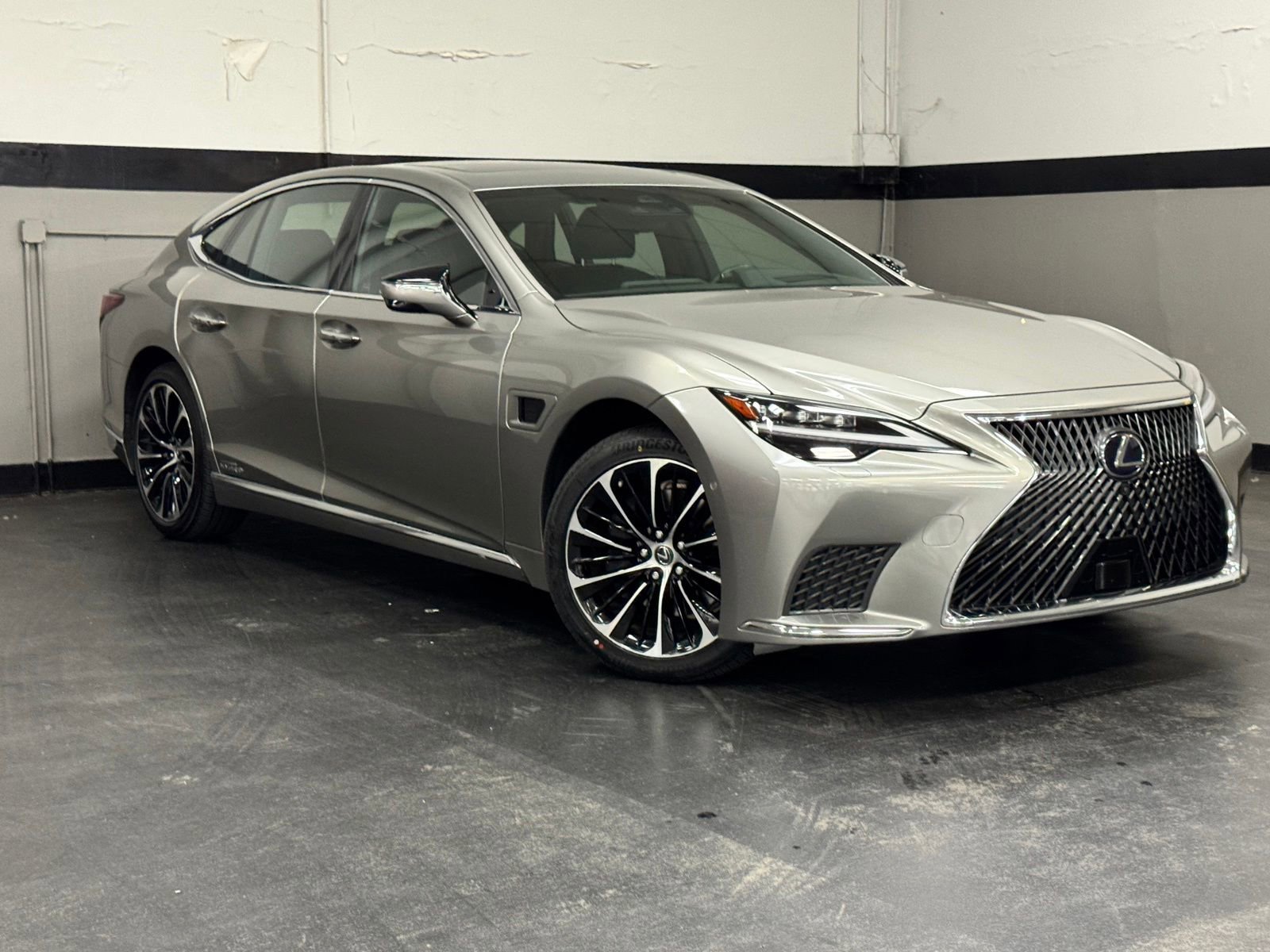 Used 2022 Lexus LS 500h AWD w/ Luxury Package image 2