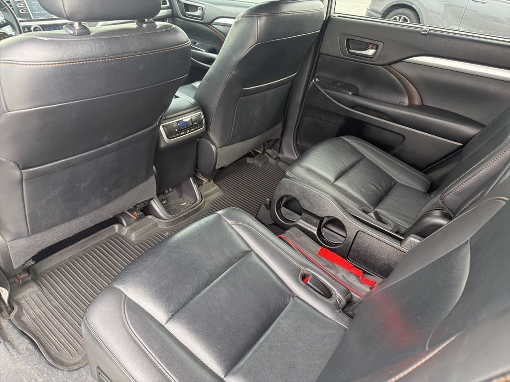Used 2019 Toyota Highlander XLE AWD/4WD image 11