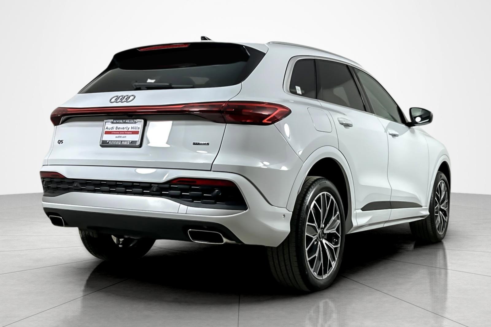 Used 2025 Audi Q5 Premium Plus w/ Premium Plus AWD/4WD image 5