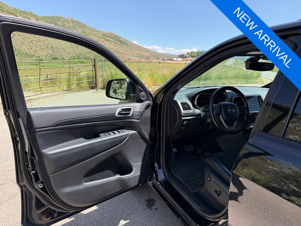 Used 2020 Jeep Grand Cherokee Altitude AWD/4WD image 10