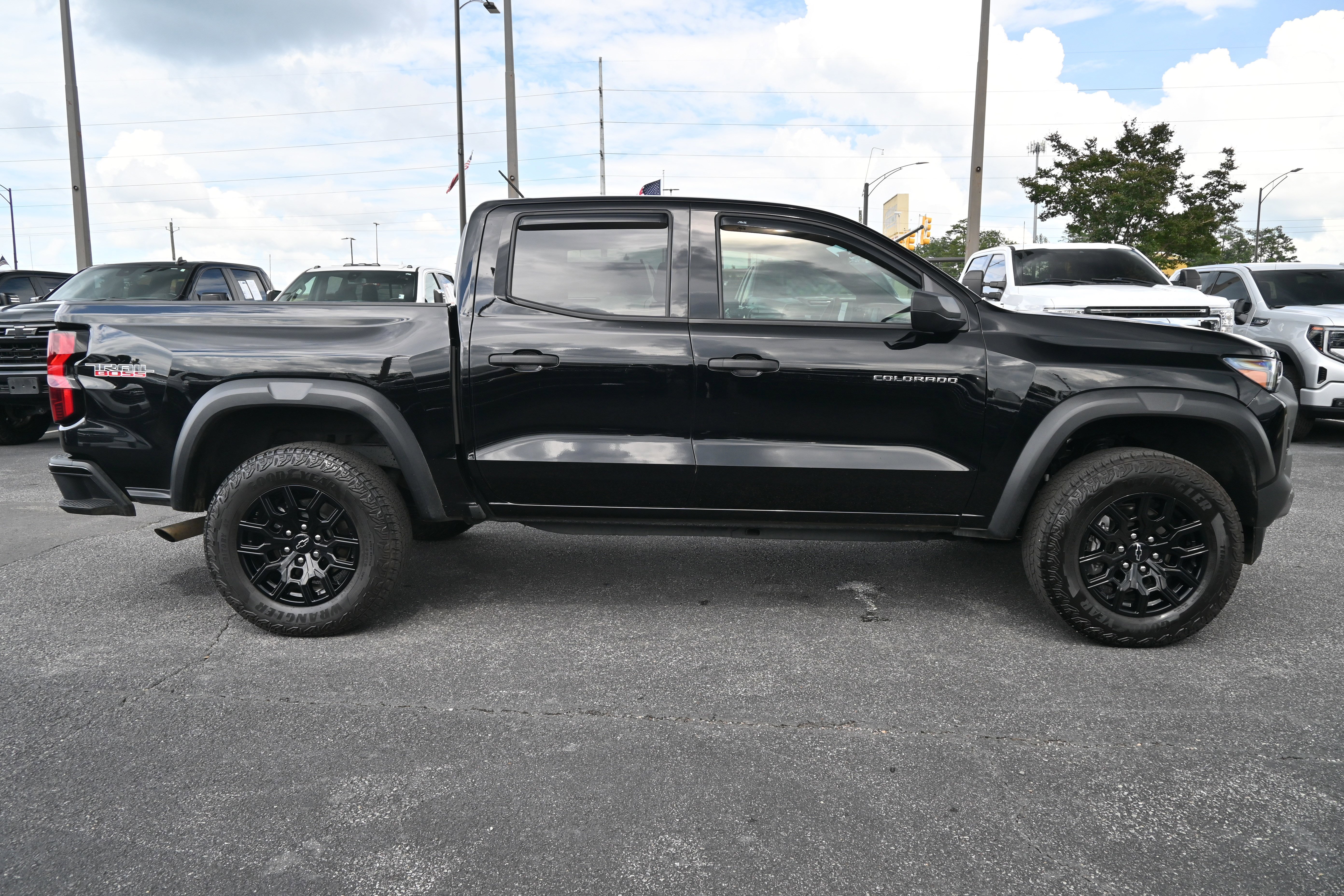 Used 2024 Chevrolet Colorado Trail Boss AWD/4WD image 11