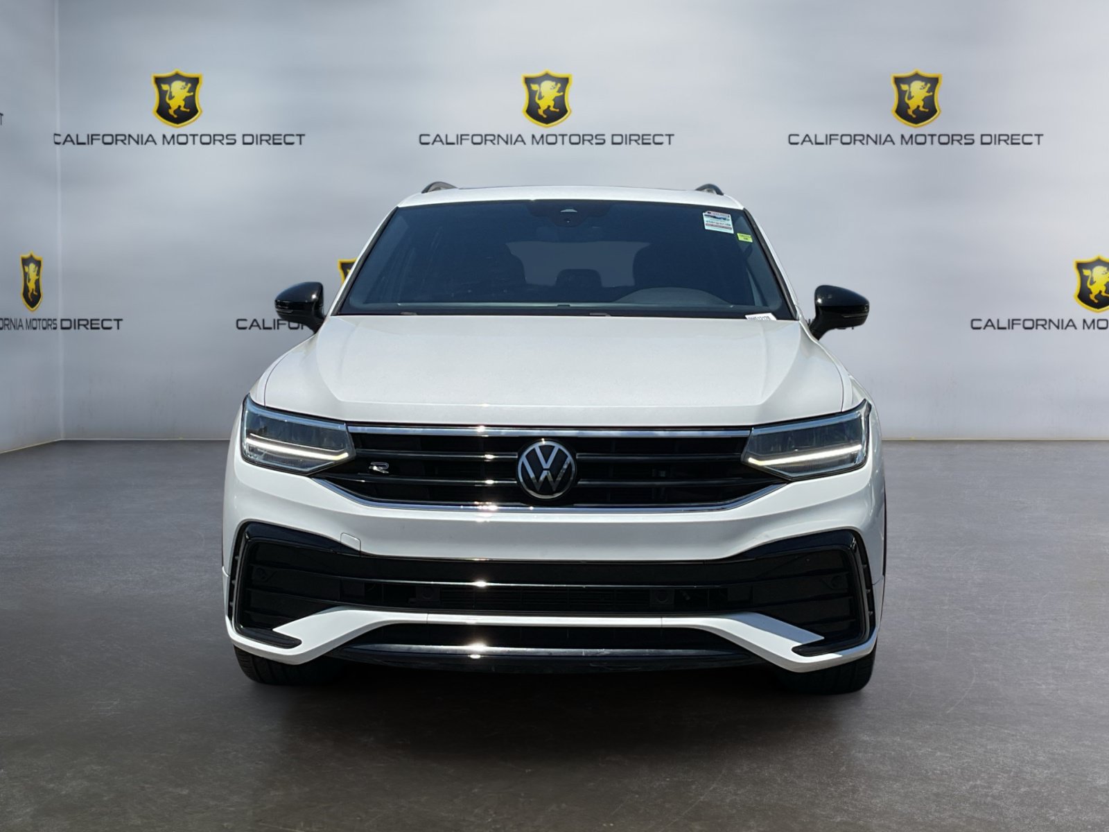 Used 2023 Volkswagen Tiguan SE R-Line FWD image 2