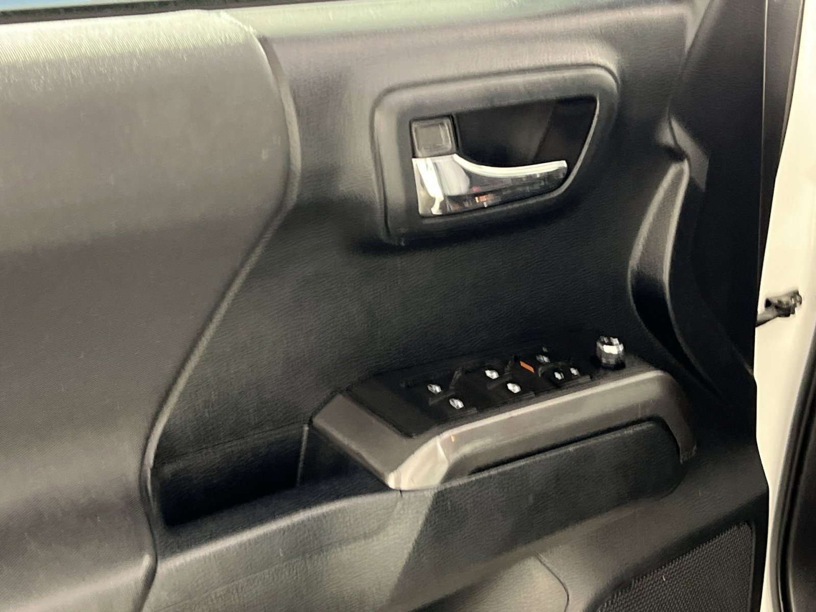 Used 2016 Toyota Tacoma TRD Sport w/ Towing Package image 15