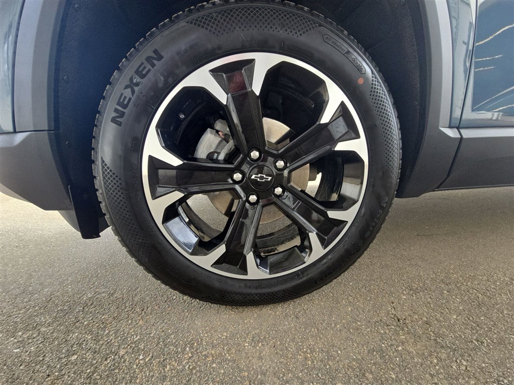 Used 2026 Chevrolet Equinox LT w/ Convenience Package II image 32