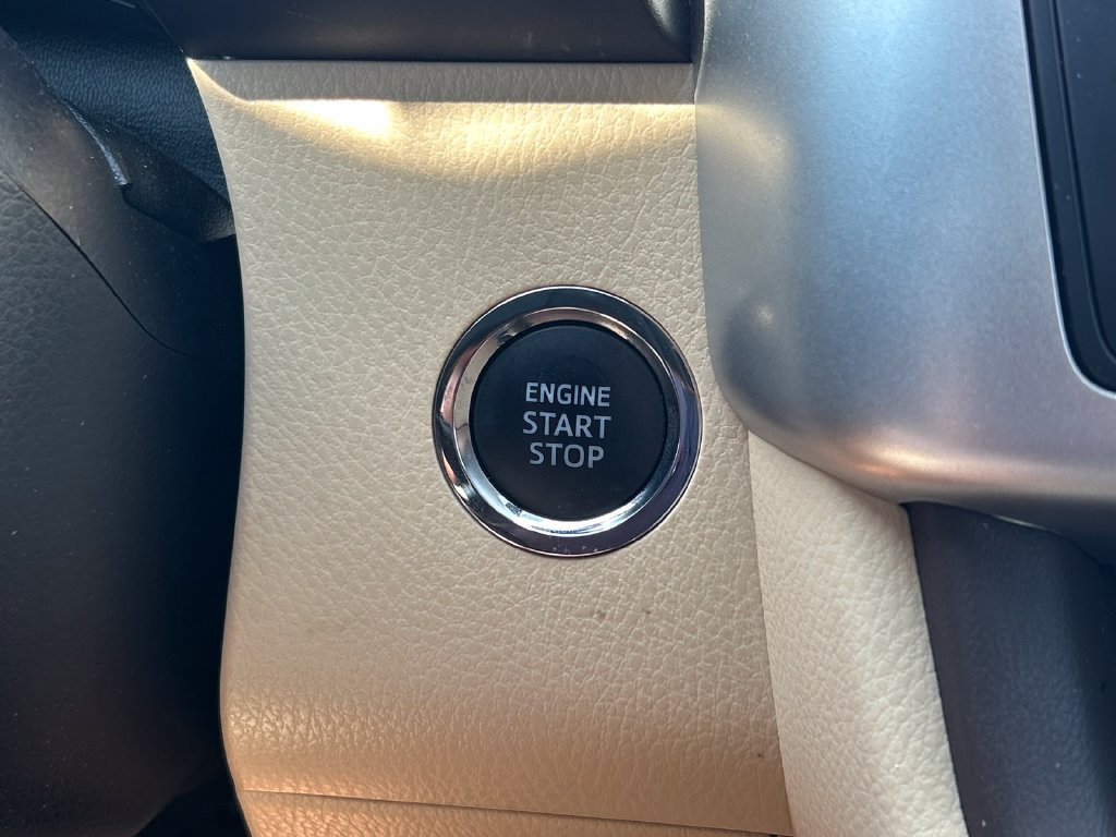 Used 2019 Toyota Highlander XLE FWD image 29
