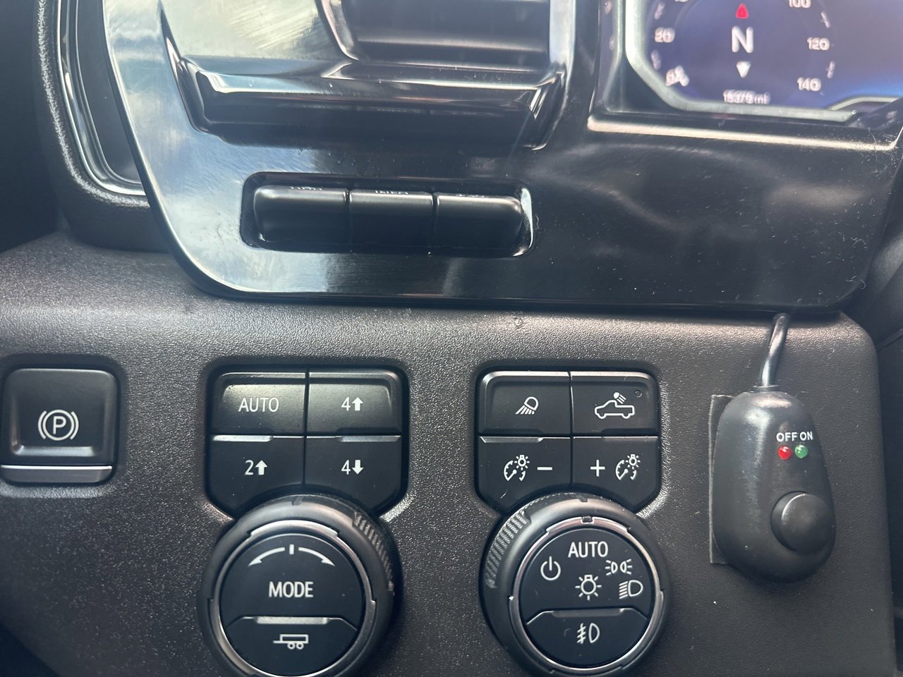 Used 2025 Chevrolet Silverado 1500 ZR2 w/ Technology Package image 24