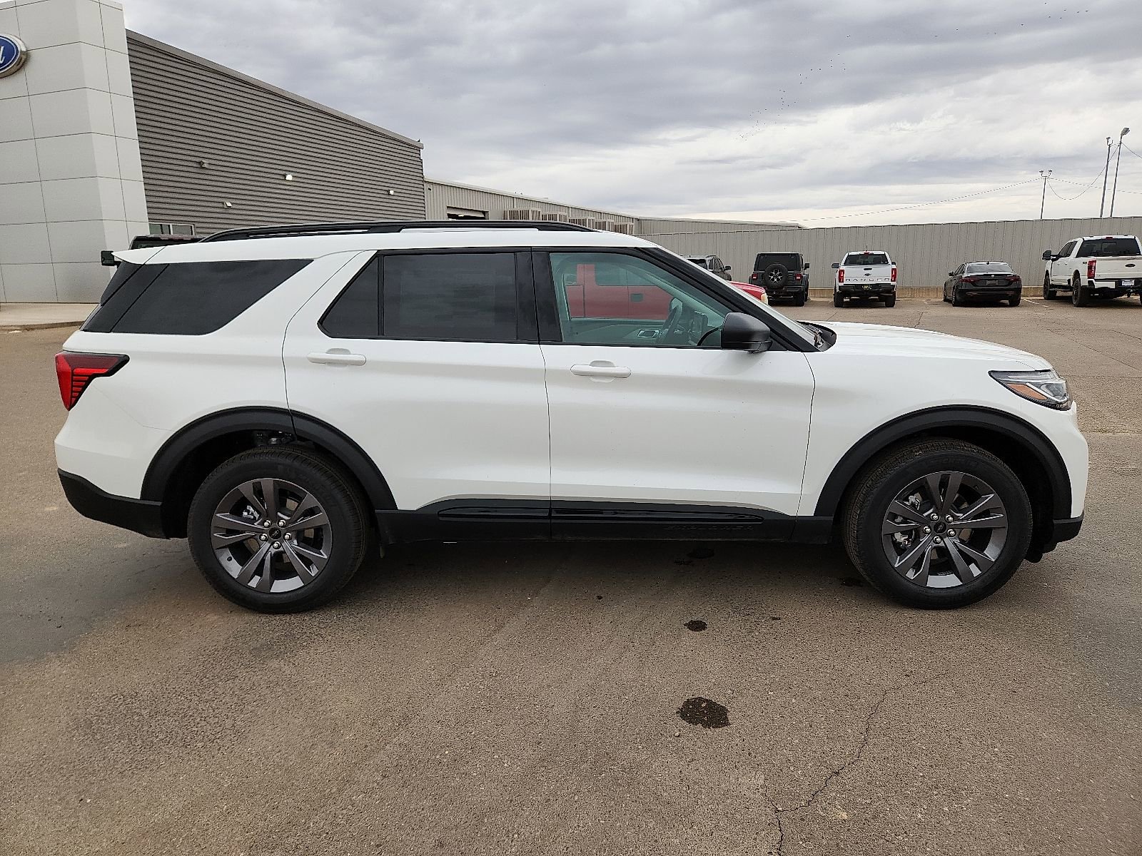 New 2026 Ford Explorer Active w/ Active Comfort Package image 5