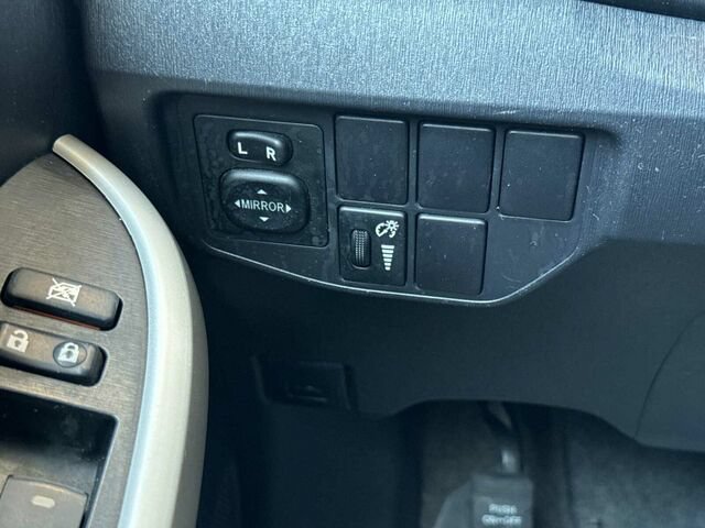 Used 2015 Toyota Prius Two w/ Preferred Accessory Package FWD image 31