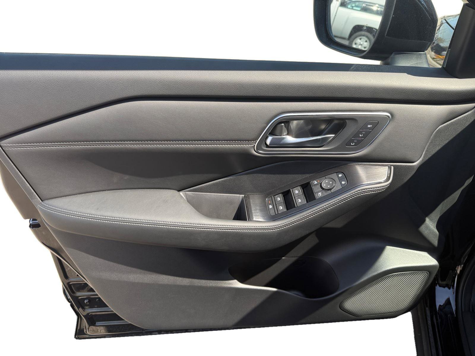 New 2026 Nissan Rogue Platinum AWD/4WD image 9