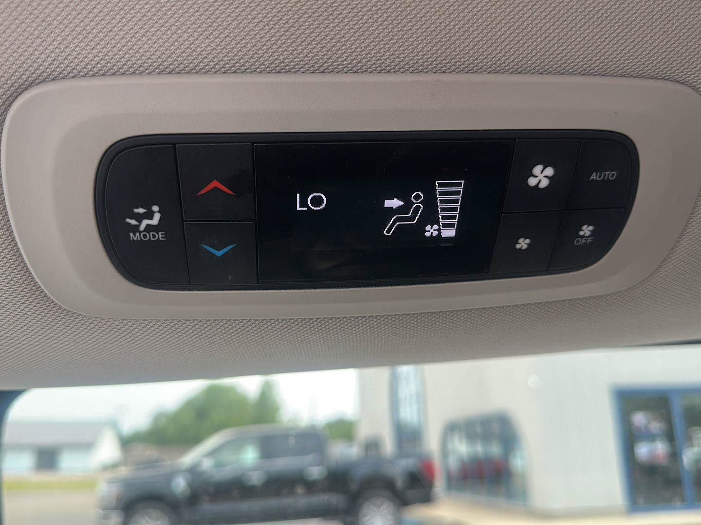 Used 2024 Chrysler Pacifica Touring-L FWD image 13