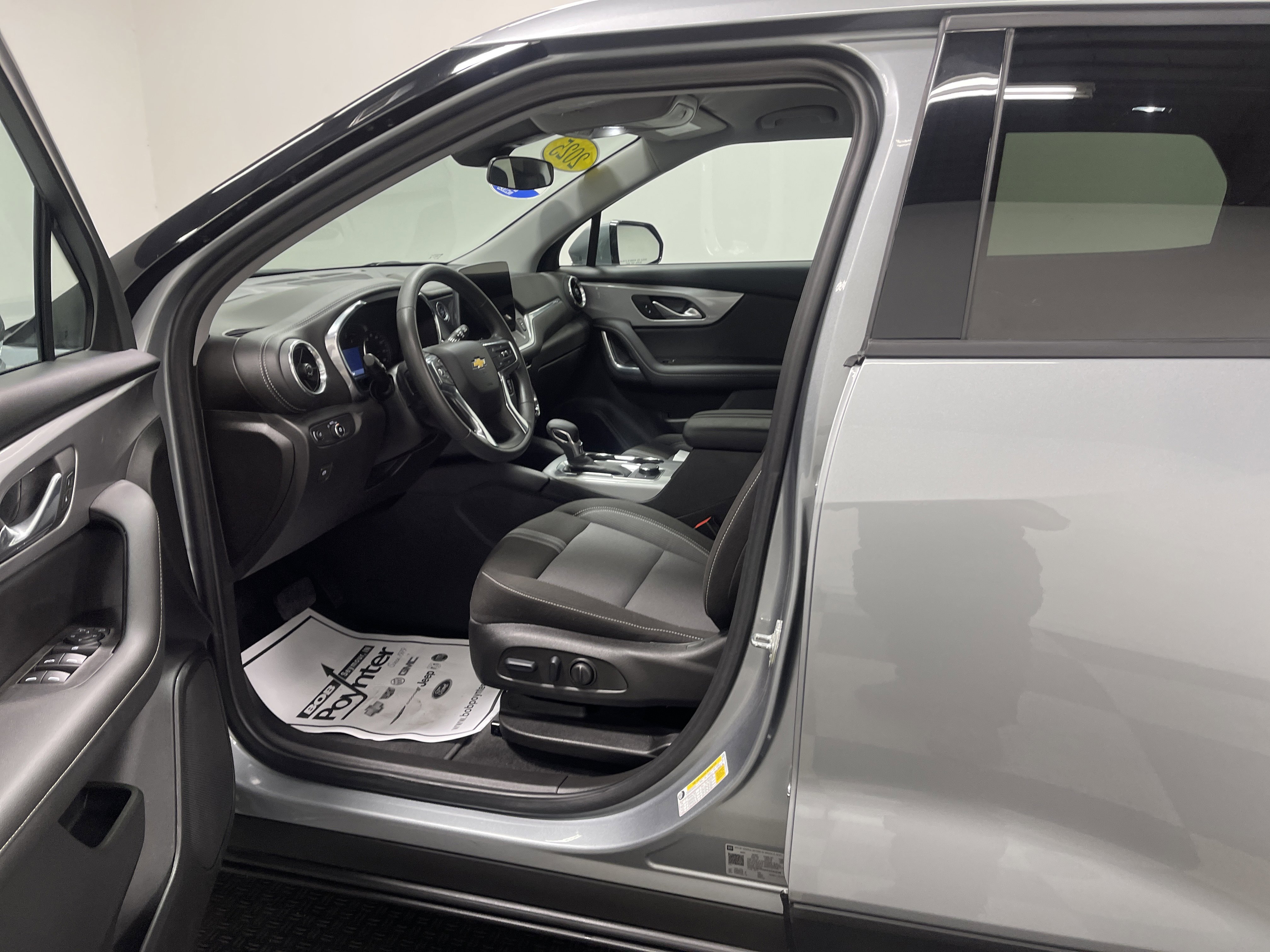 Used 2025 Chevrolet Blazer LT AWD/4WD image 9