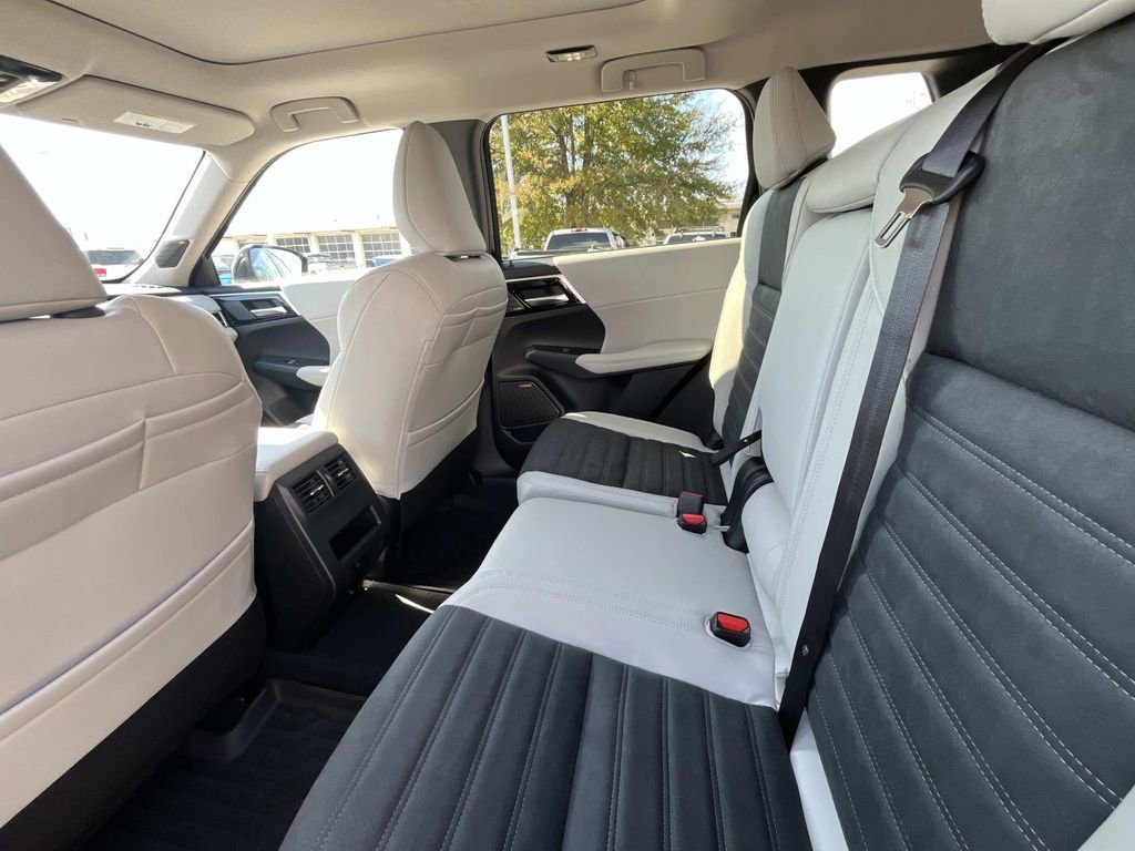 New 2026 Mitsubishi Outlander SE FWD image 11
