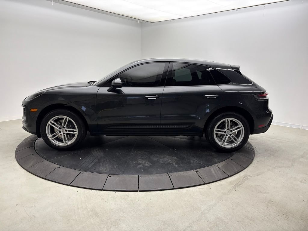 Certified 2024 Porsche Macan AWD/4WD image 2