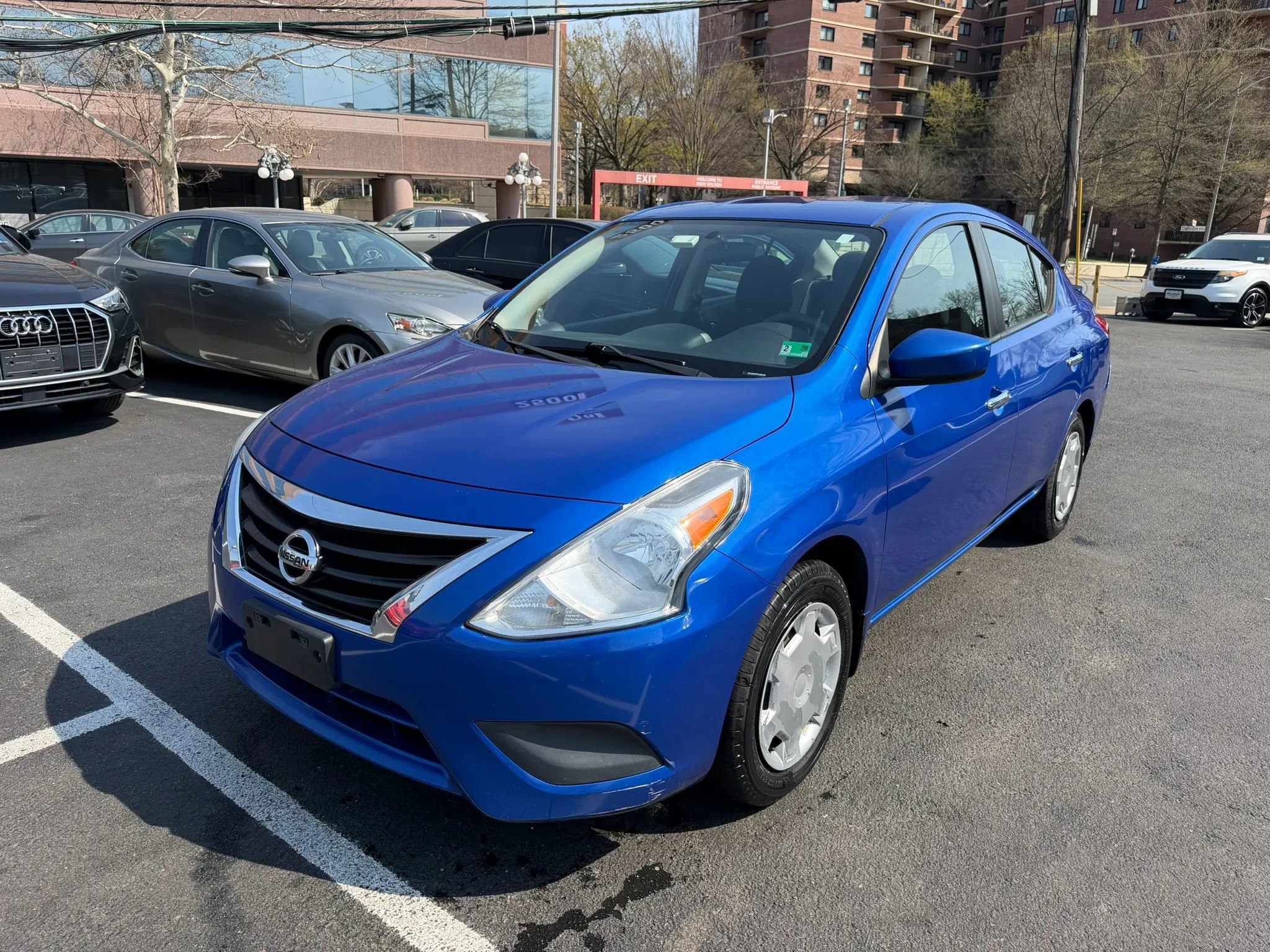 Used 2015 Nissan Versa SV image 3
