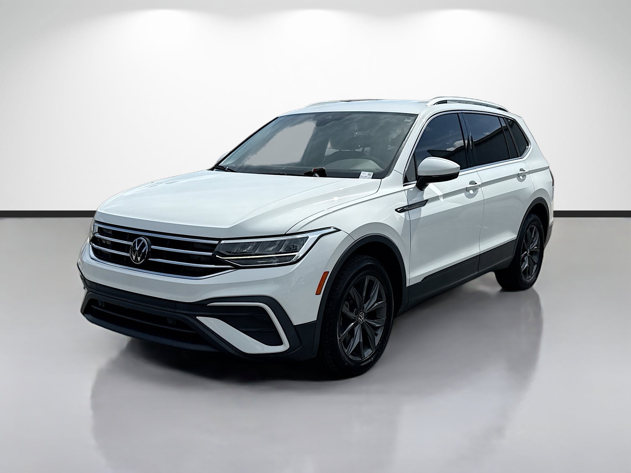 Used 2024 Volkswagen Tiguan SE FWD image 7
