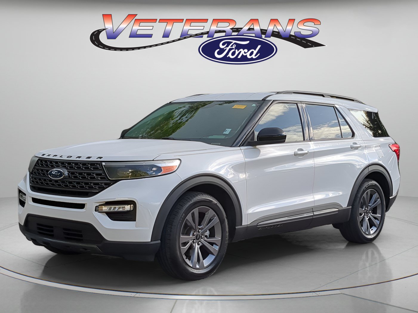 Certified 2022 Ford Explorer XLT w/ Equipment Group 202A