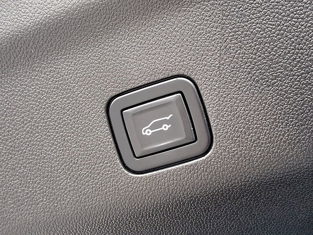 Used 2023 GMC Yukon XL SLT image 30