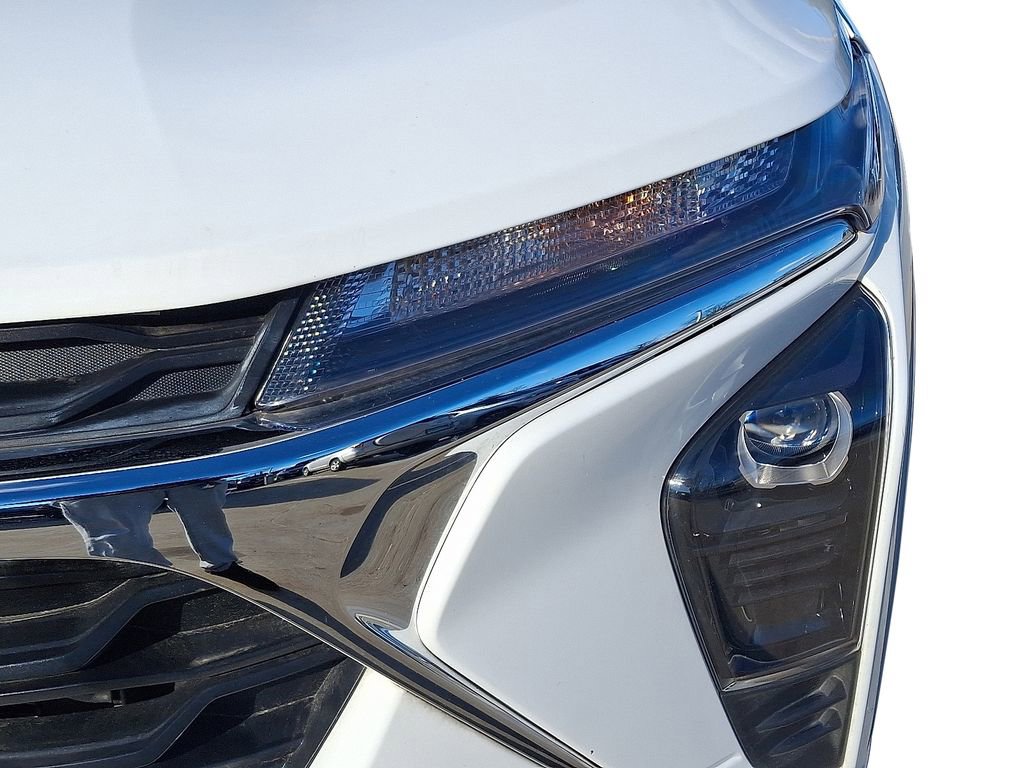 Used 2025 Chevrolet Trax LS w/ LS Convenience Package image 10