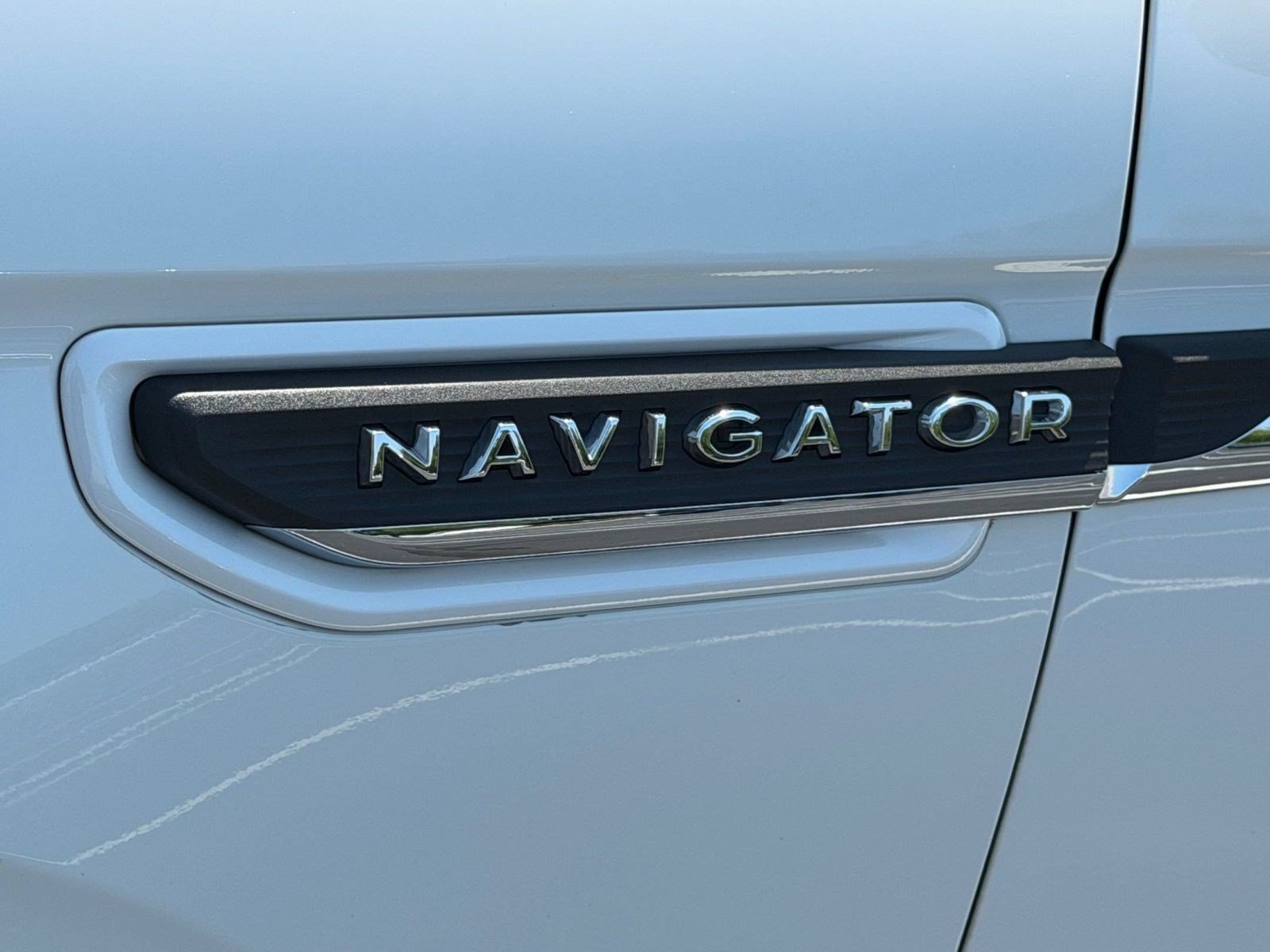 Used 2022 Lincoln Navigator Reserve AWD/4WD image 11