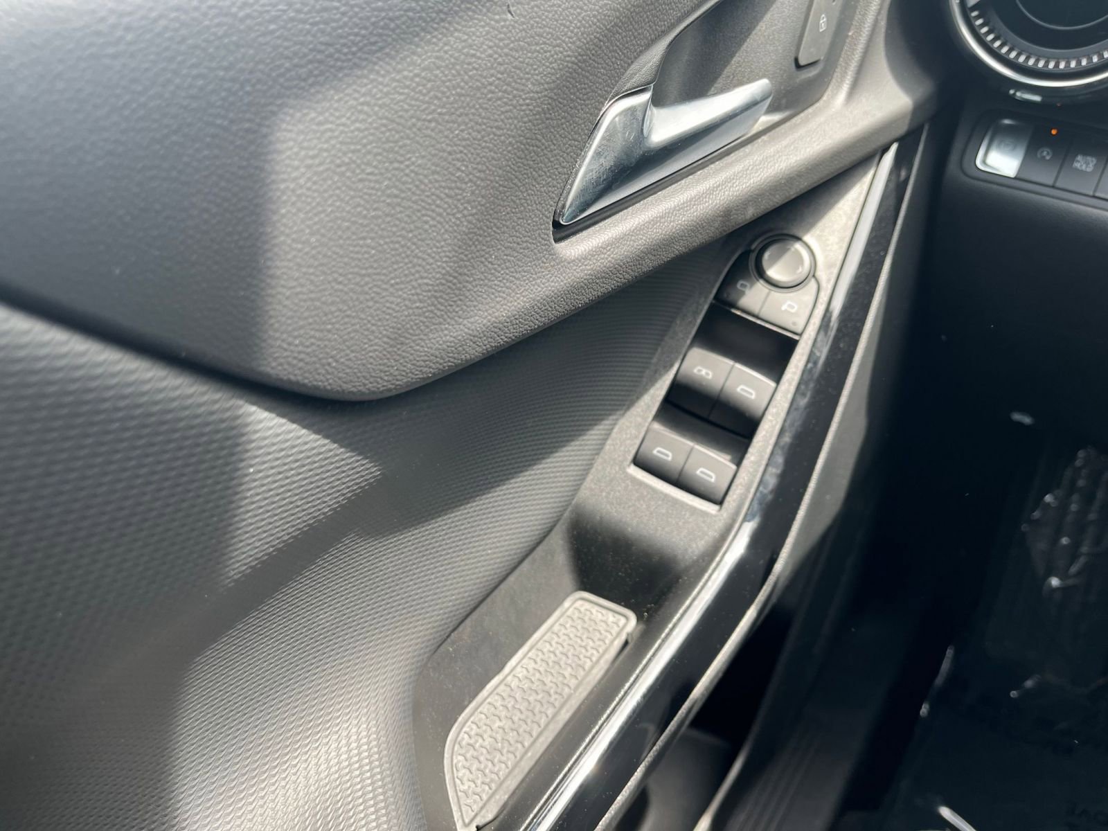 Used 2025 Chevrolet Equinox LT FWD image 27