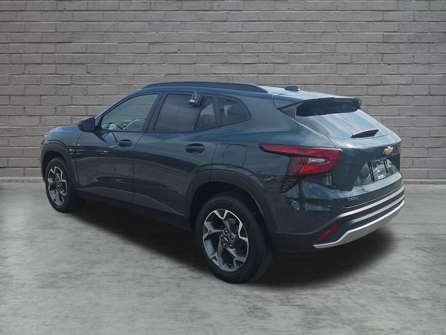Used 2025 Chevrolet Trax LT FWD image 3