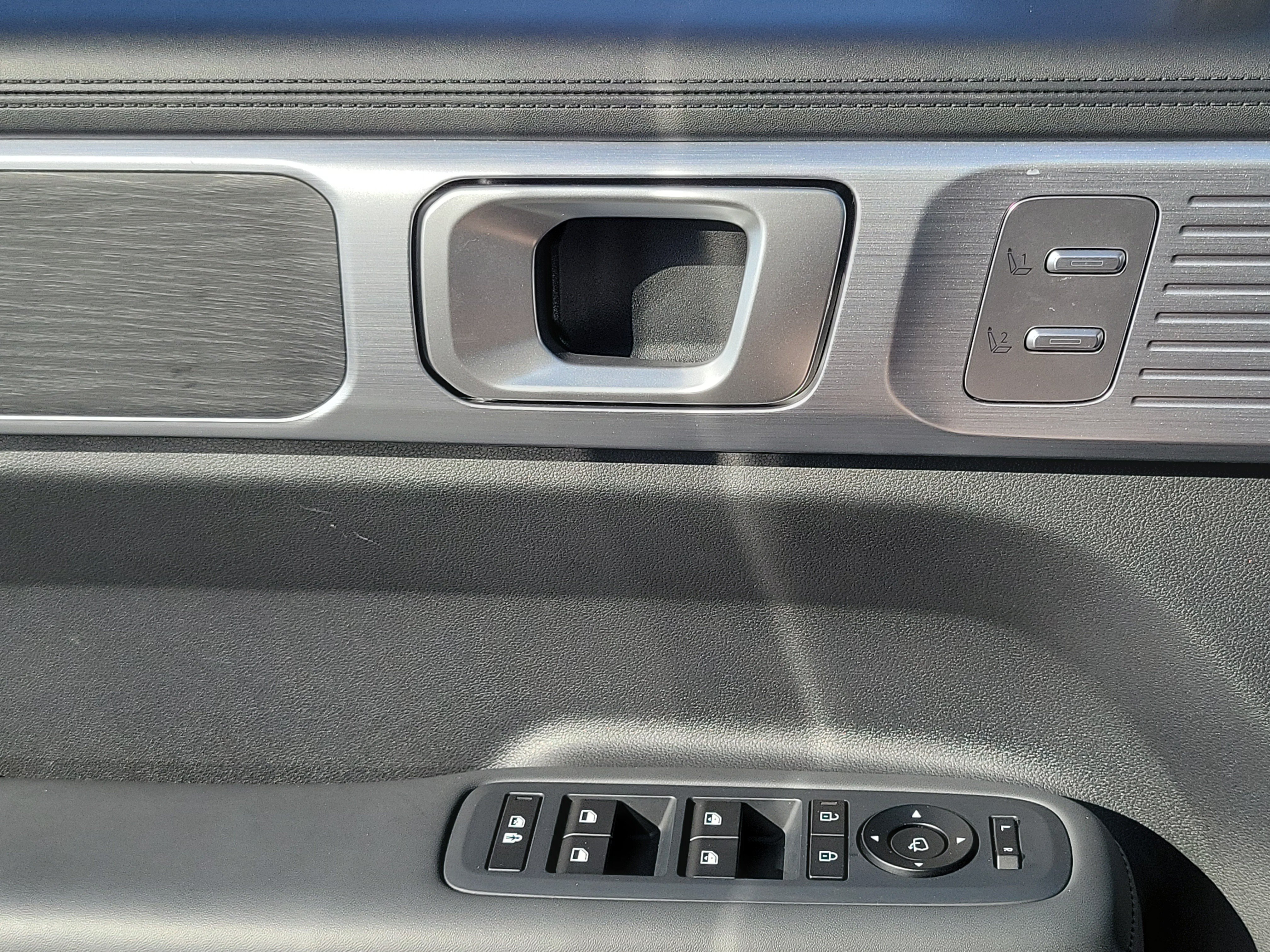 Certified 2025 Hyundai Santa Fe Limited FWD image 15