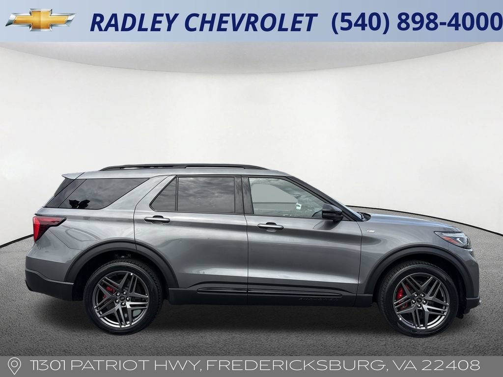 Used 2025 Ford Explorer ST-Line w/ ST-Line Street Pack AWD/4WD image 21