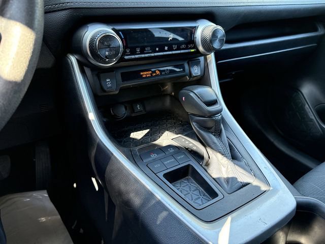 Used 2022 Toyota RAV4 XLE image 21