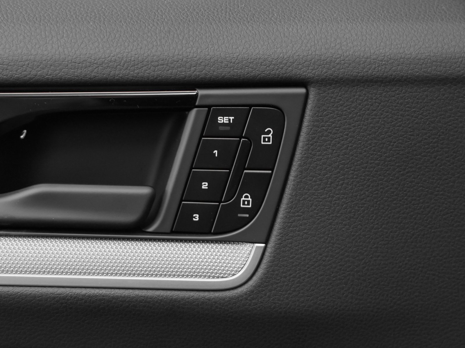 Certified 2025 Porsche Cayenne image 24