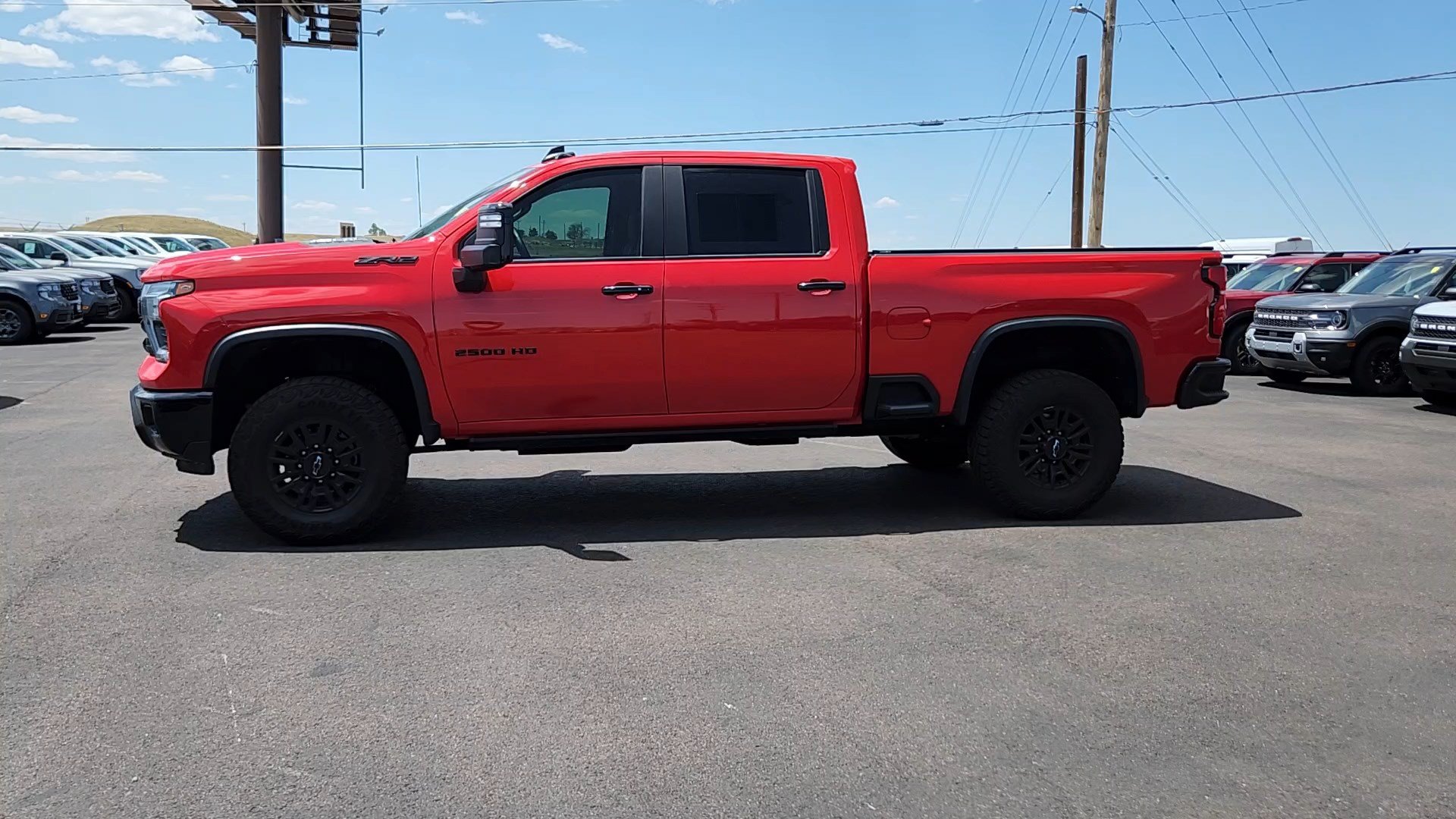 Used 2024 Chevrolet Silverado 2500 ZR2 w/ Technology Package AWD/4WD image 2