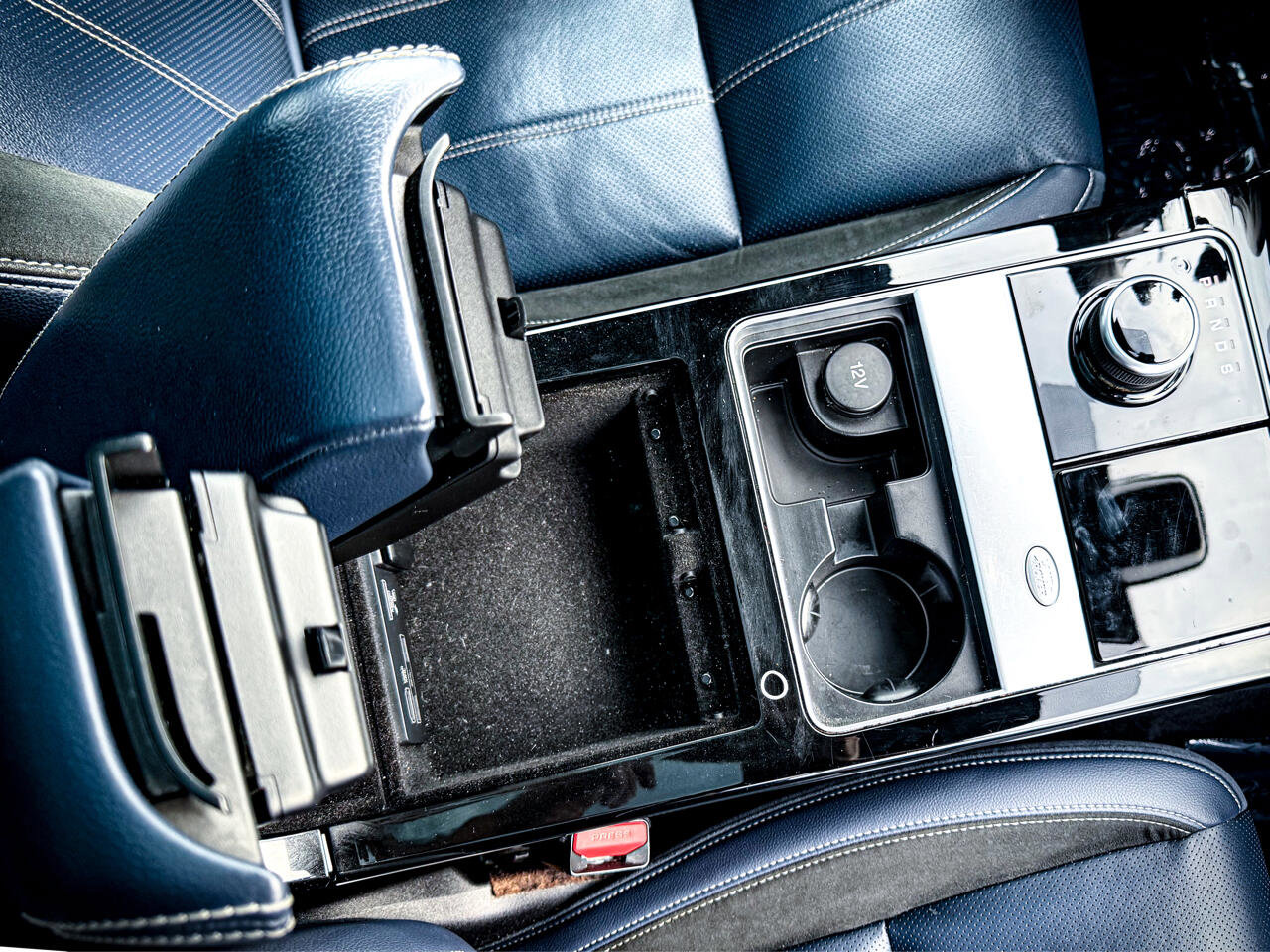 Used 2018 Land Rover Range Rover Velar R-Dynamic SE image 25