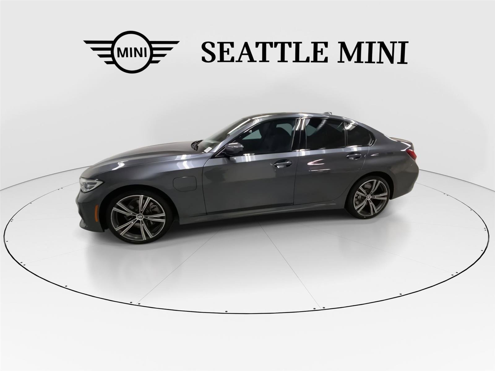 Used 2021 BMW 330e xDrive w/ M Sport Package image 6