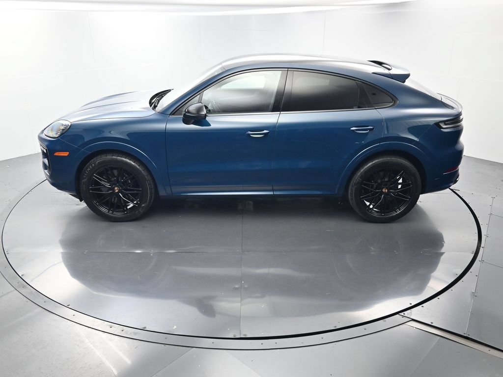 Certified 2025 Porsche Cayenne Coupe AWD/4WD image 32