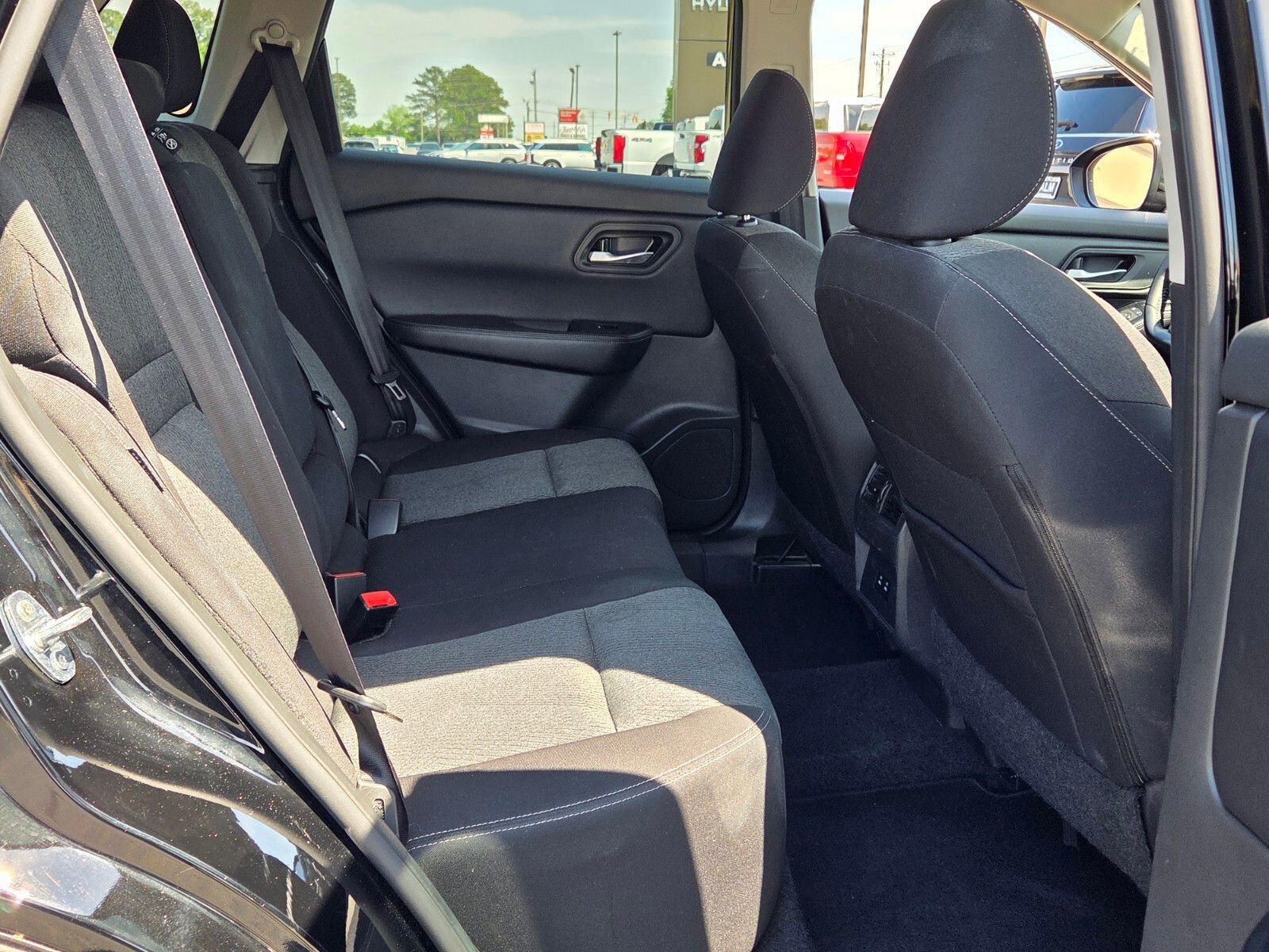 Used 2025 Nissan Rogue SV image 16