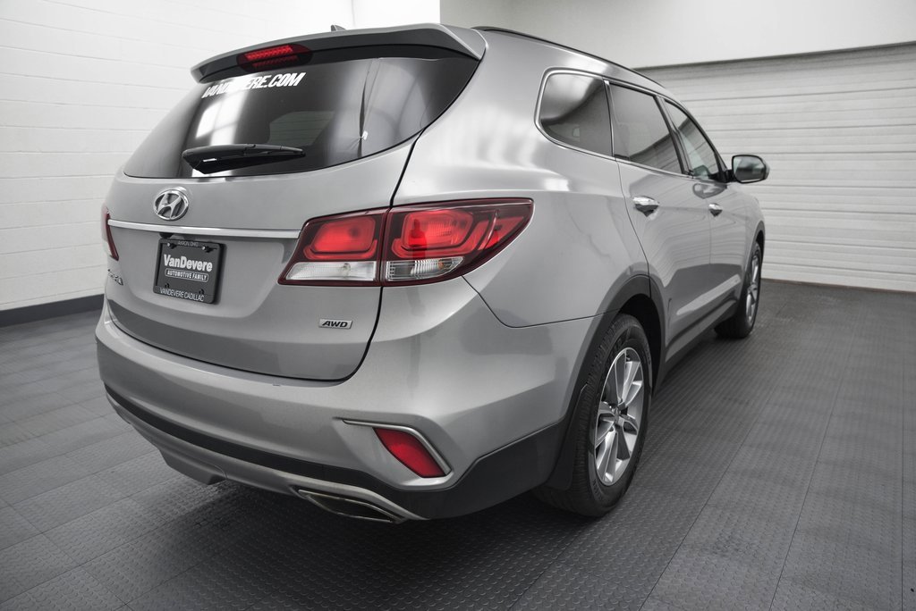Used 2017 Hyundai Santa Fe SE image 6