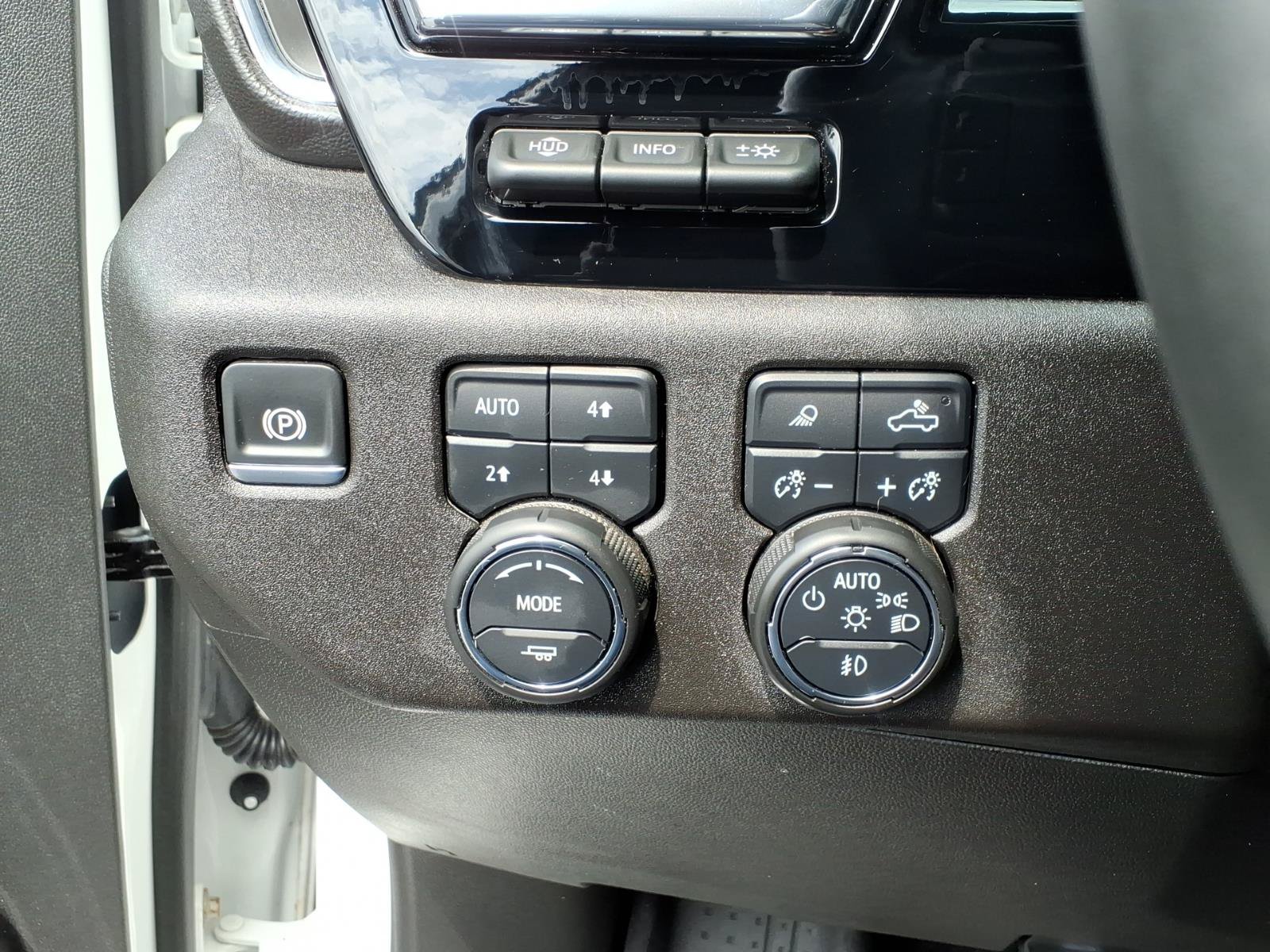 Used 2024 Chevrolet Silverado 1500 High Country w/ Technology Package AWD/4WD image 32