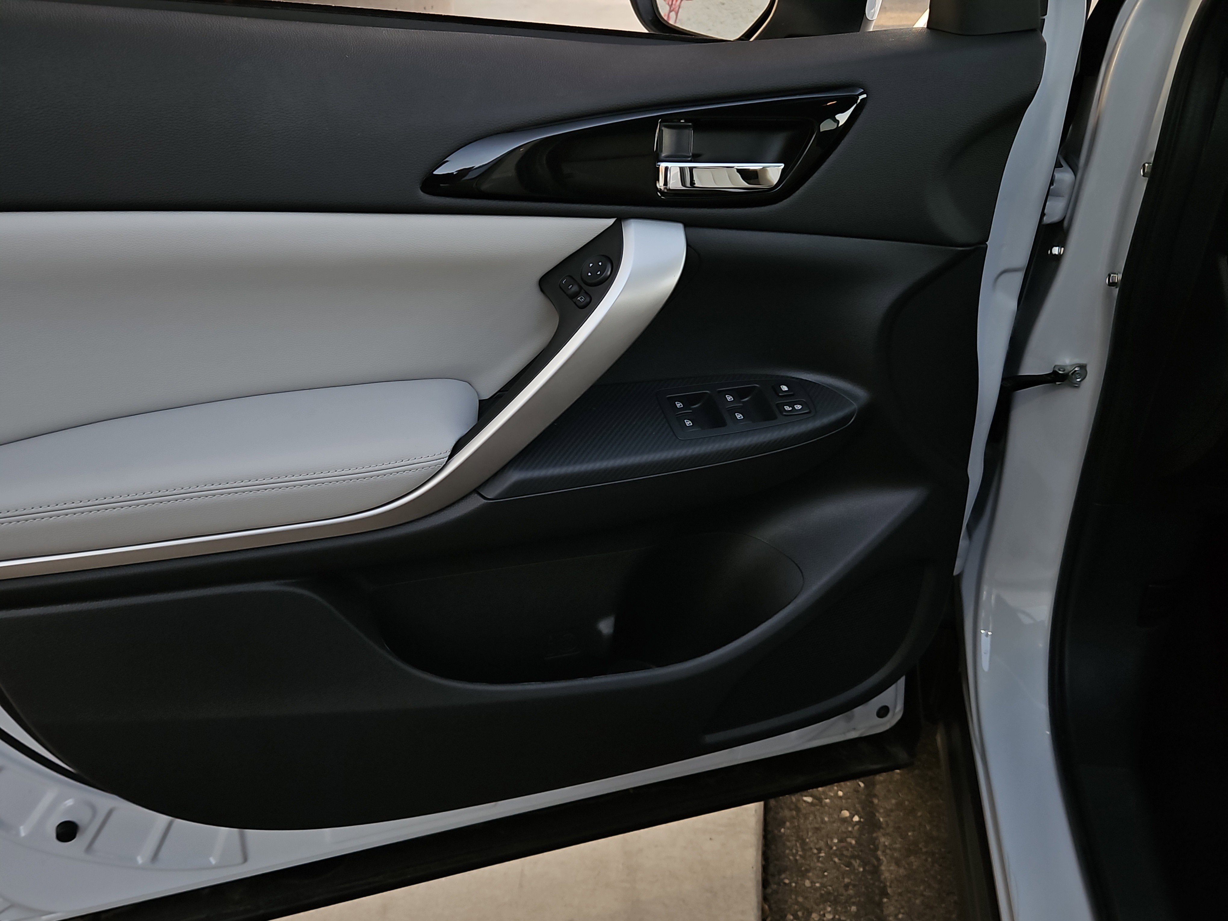 New 2025 Mitsubishi Eclipse Cross SEL image 6