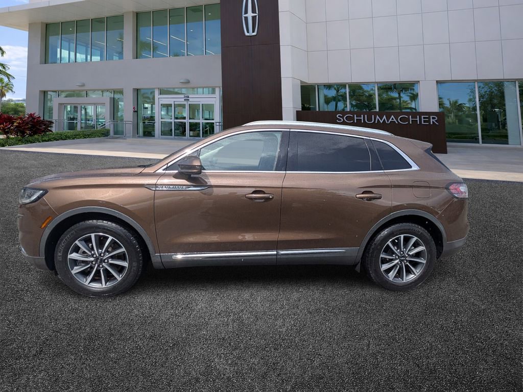 Used 2022 Lincoln Nautilus FWD image 4