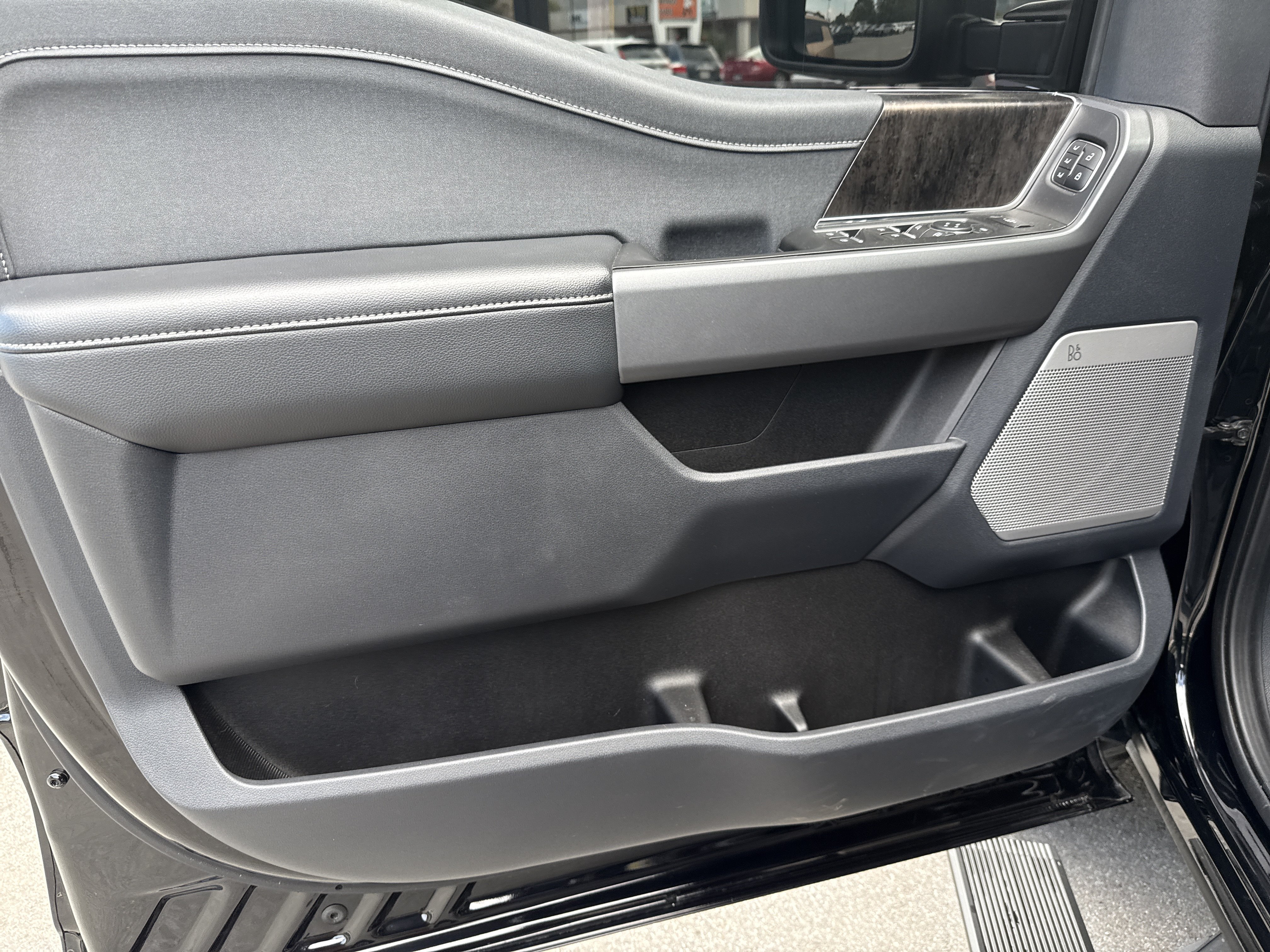 Used 2025 Ford F250 Lariat w/ Lariat Ultimate Package AWD/4WD image 15