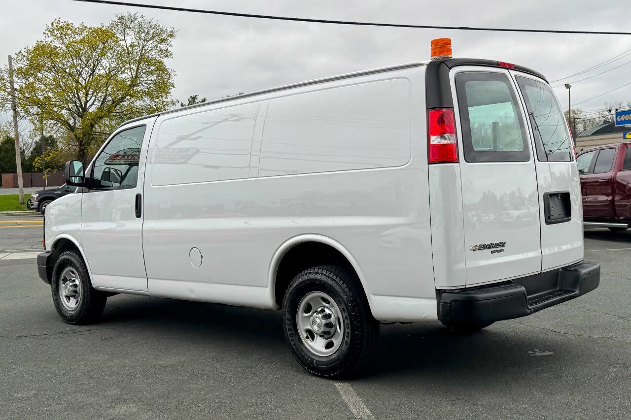 Used 2016 Chevrolet Express 2500 RWD image 6