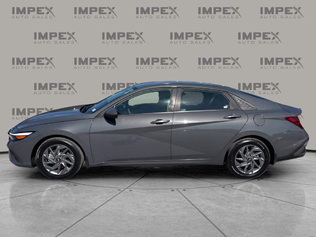 Used 2024 Hyundai Elantra SEL FWD image 2