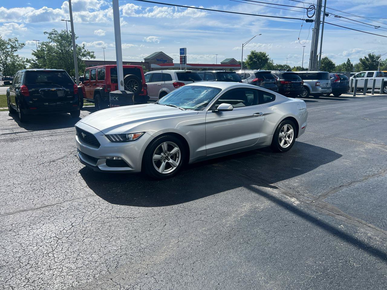 Used 2017 Ford Mustang Coupe RWD image 2