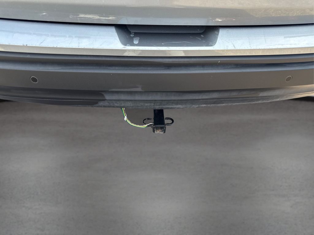 Used 2023 GMC Terrain SLE w/ Driver Convenience Package image 14