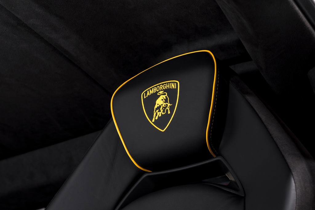Used 2025 Lamborghini Revuelto image 19
