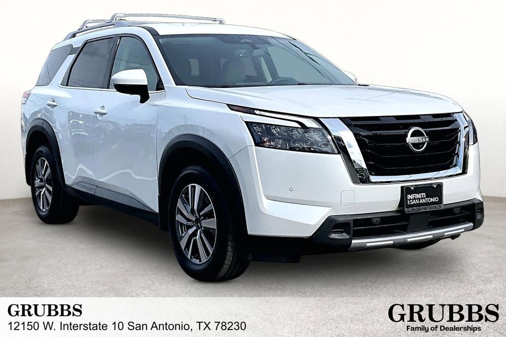 Used 2025 Nissan Pathfinder SL image 1