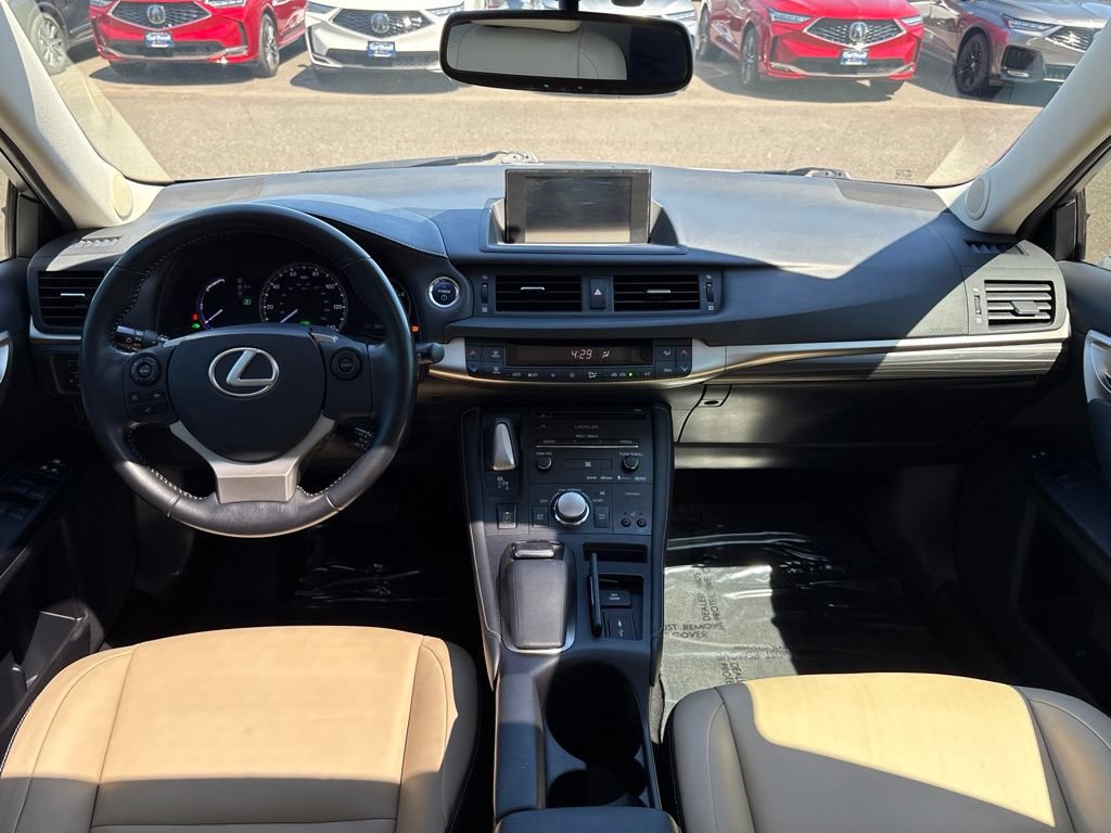 Used 2015 Lexus CT 200h w/ Navigation Package FWD image 26