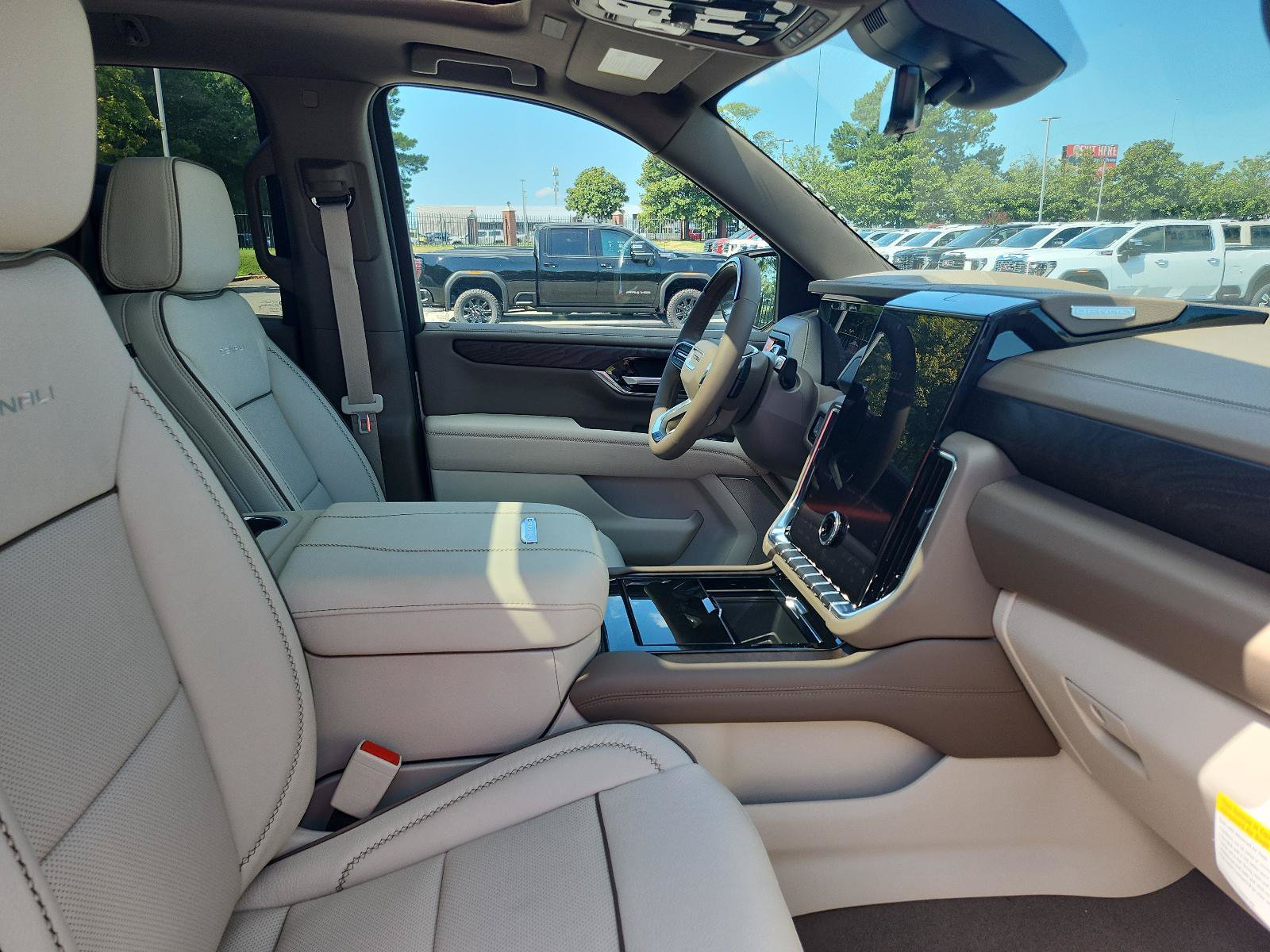 New 2026 GMC Yukon XL Denali w/ Denali Reserve Package AWD/4WD image 6