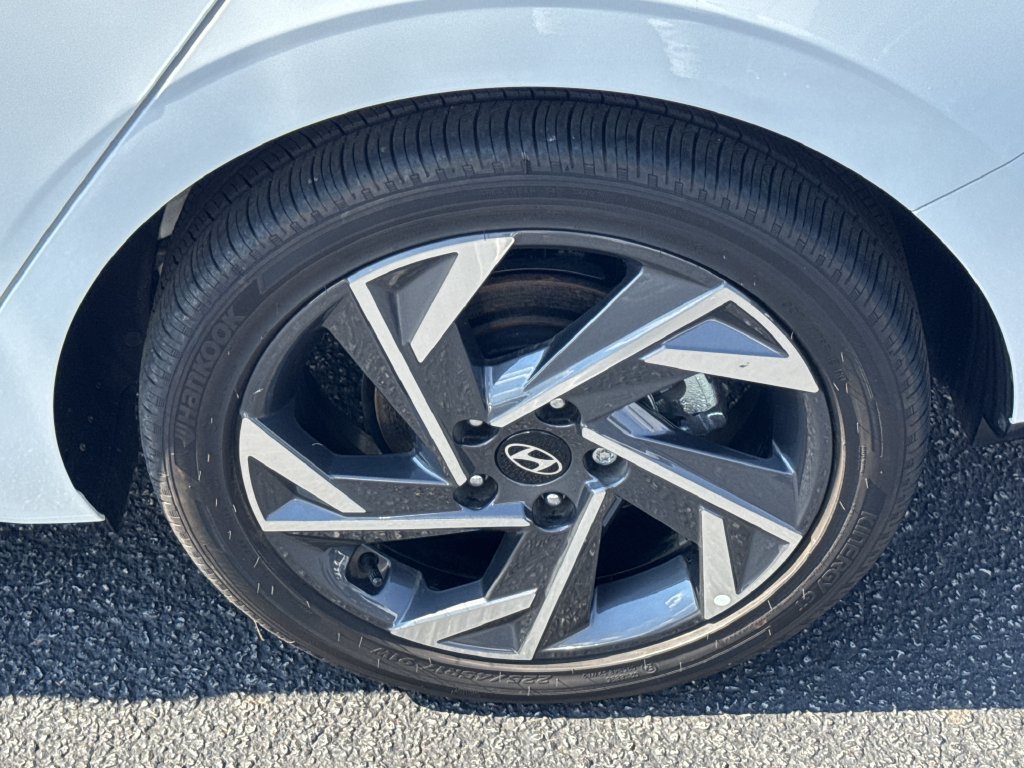 Used 2025 Hyundai Elantra SEL FWD image 19