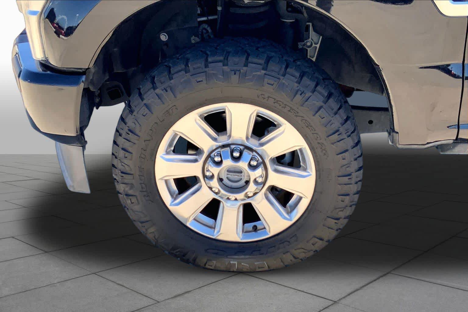 Used 2020 Ford F250 Platinum w/ FX4 Off-Road Package AWD/4WD image 10