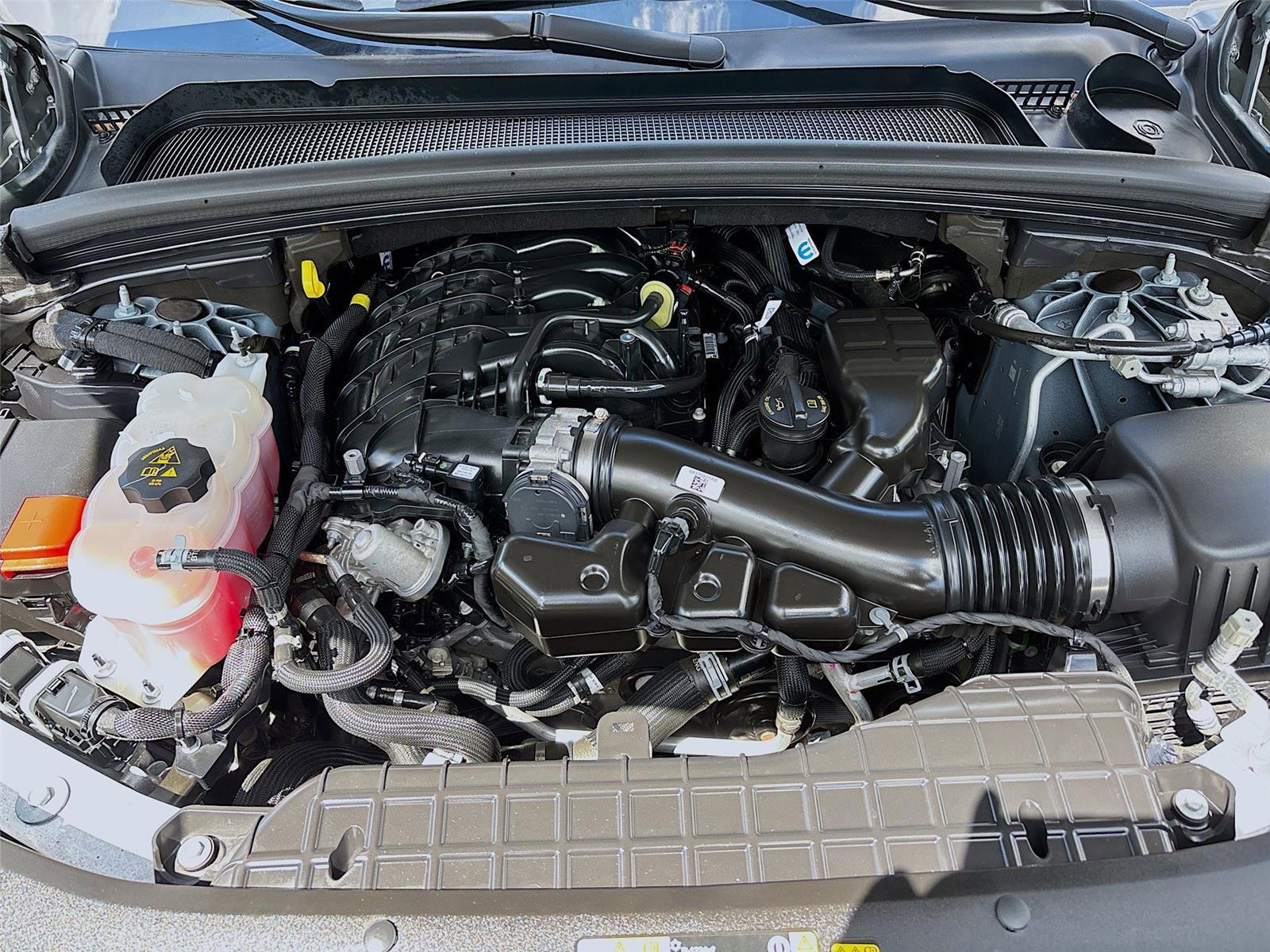 Used 2024 Jeep Grand Cherokee L Laredo image 34